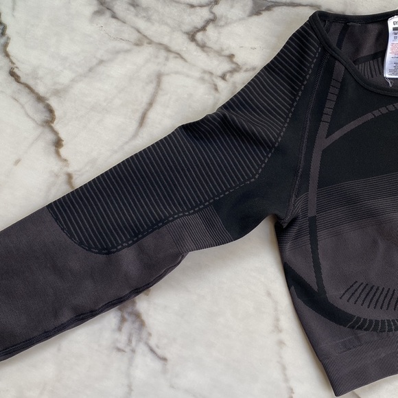 Gymshark Black Crop Top- medium - Picture 4 of 6